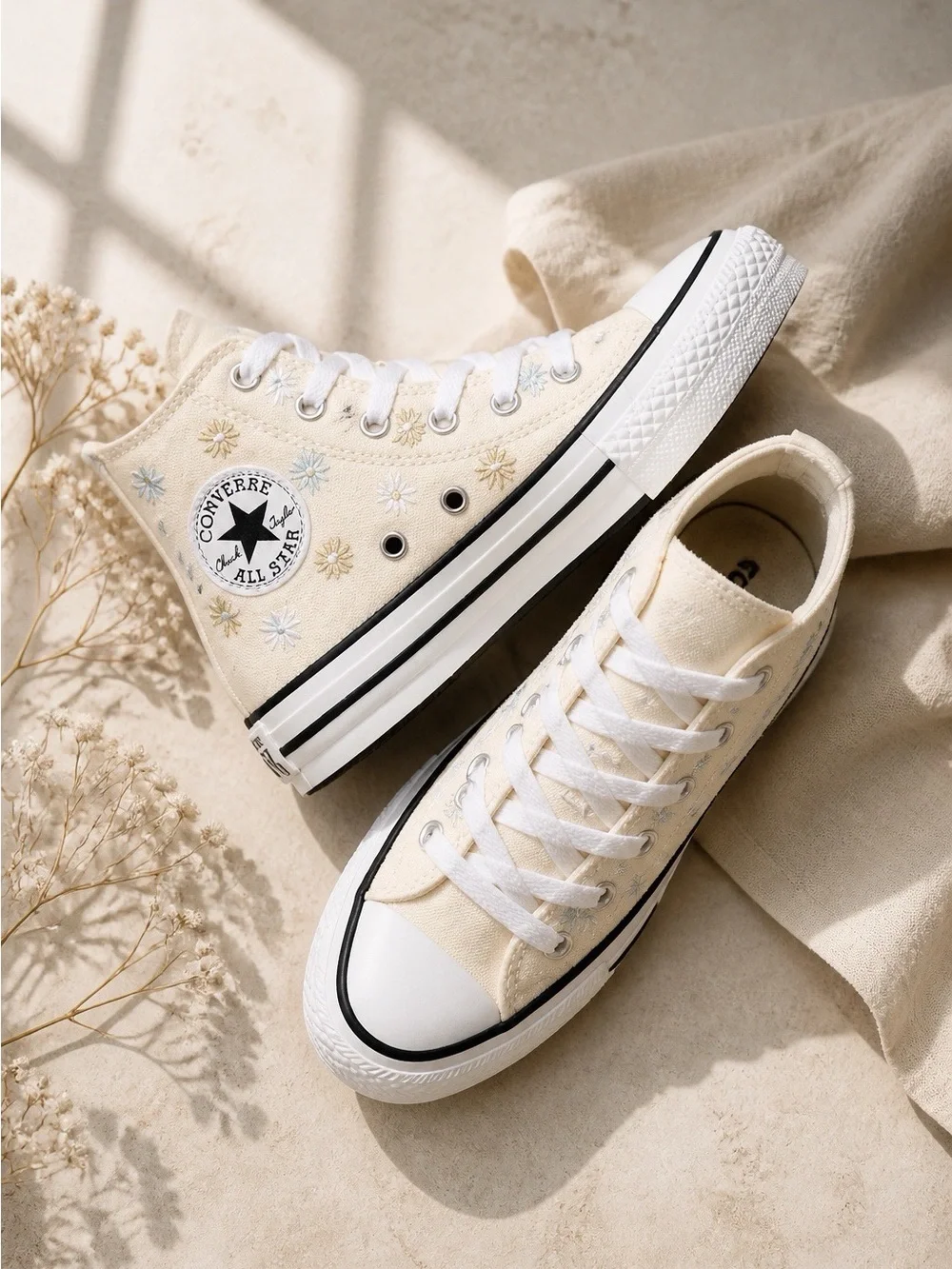 Converse High Top Sneakers in Cream and White with Floral Embroidery NWOB Size 6 - Picture 14 of 14